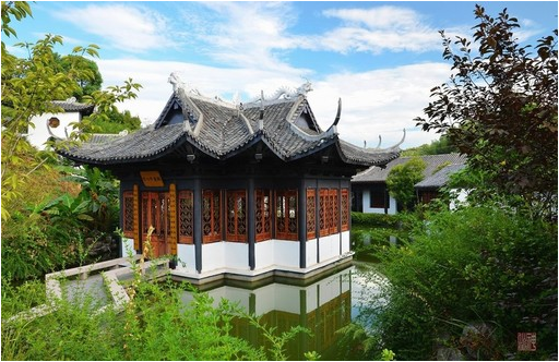  心靈之旅品牌系列湖光山色丹霞飛天山+中國銀都+東江湖2日游（入住1晚精品酒店+安陵書院+霧漫小東江+農家特色餐+送168元白銀紀念章一枚)